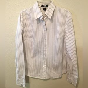 Fitted long sleeve button down blouse